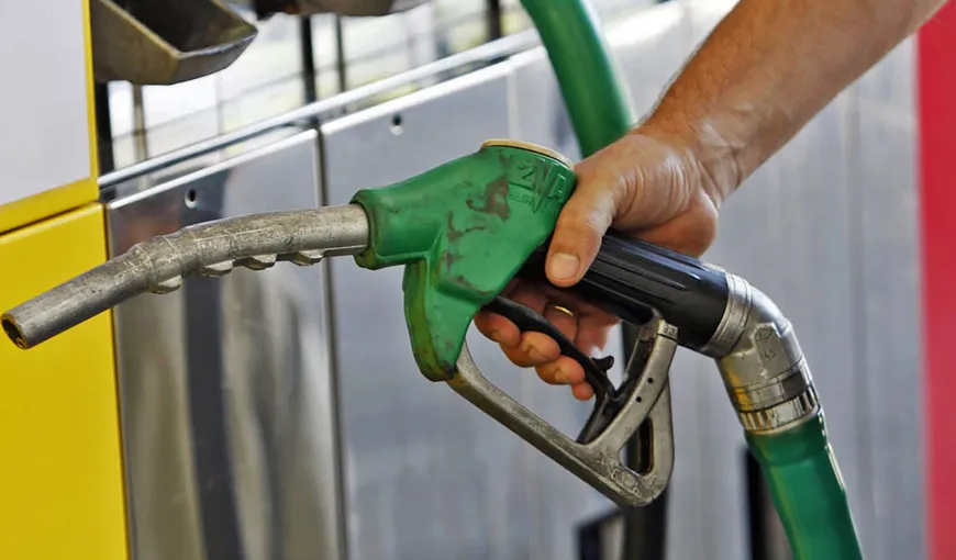 Benzina se apropie de 7 lei litrul. Analist economic: „Efectele scumpirii carburanților le vom resimți în tot ceea ce cumpărăm”