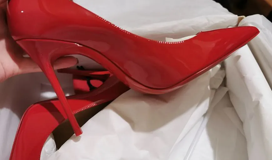 O tânără din Iaşi şi-a asigurat o pereche de pantofi Louboutin pentru 5.000 de euro