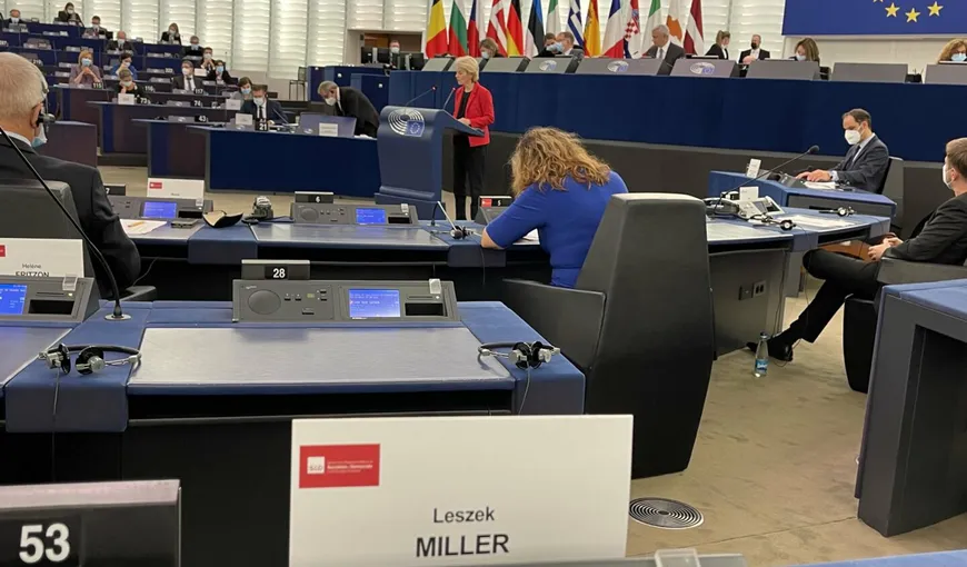 Scandal în Parlamentul European. Ursula von der Leyen acuză Polonia că pune în pericol bazele UE, premierul Morawiecki denunţă şantajul la care e supusă ţara sa