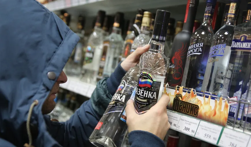 Rusia: 18 persoane au murit în urma unei intoxicaţii cu alcool contrafăcut. Este al doilea incident în doar o săptămână