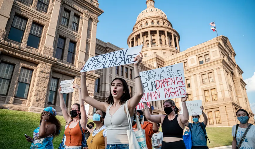 Legea care interzice avorturile în Texas, blocată temporar de un judecător. „Femeile au fost ilegal împiedicate să aibă control asupra propriilor vieţi”