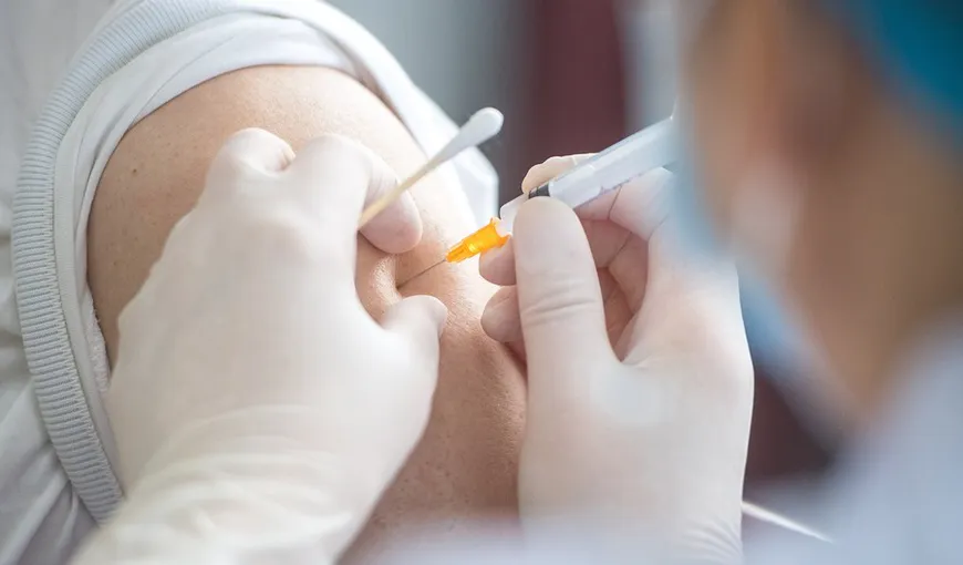 Experţii EMA anunţă: Doza a treia cu alt tip de vaccin determină un răspuns imunitar mai puternic al organismului