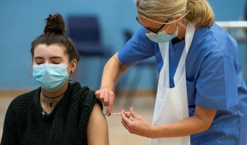 Adolescentă de 17 ani din Cluj, imunizată cu vaccinul anti-COVID greșit: ”Am stat 10 – 15 minute pentru a se vedea dacă apar semne adverse”. Reacţia lui Valeriu Gheorghiţă
