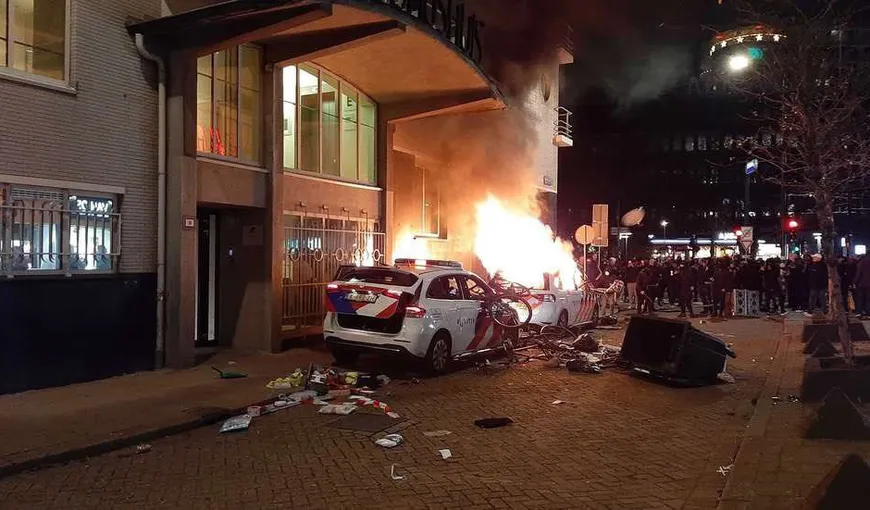 Proteste violente, cu răniţi, la Rotterdam, împotriva restricţiilor. Poliţia a tras spre protestatari şi a folosit tunuri cu apă VIDEO