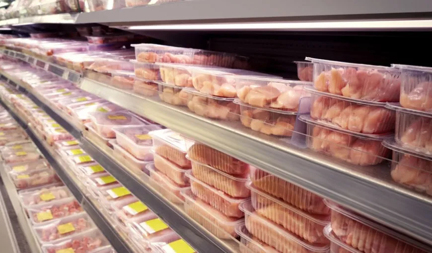 Carne cu Salmonella, retrasă de la vânzare dintr-un mare lanţ de hypermarketuri din România