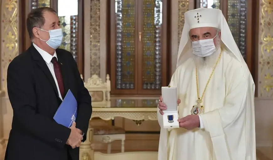 Klaus Iohannis îi acordă Patriarhului Daniel Medalia Aniversară „Centenarul Marii Uniri”