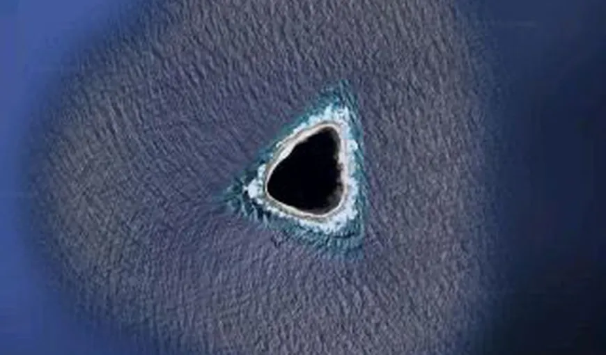 Ce este misterioasa „gaură neagră” din mijlocul Pacificului? Imaginea surprinsă de Google Maps a stârnit dezbateri aprinse pe internet