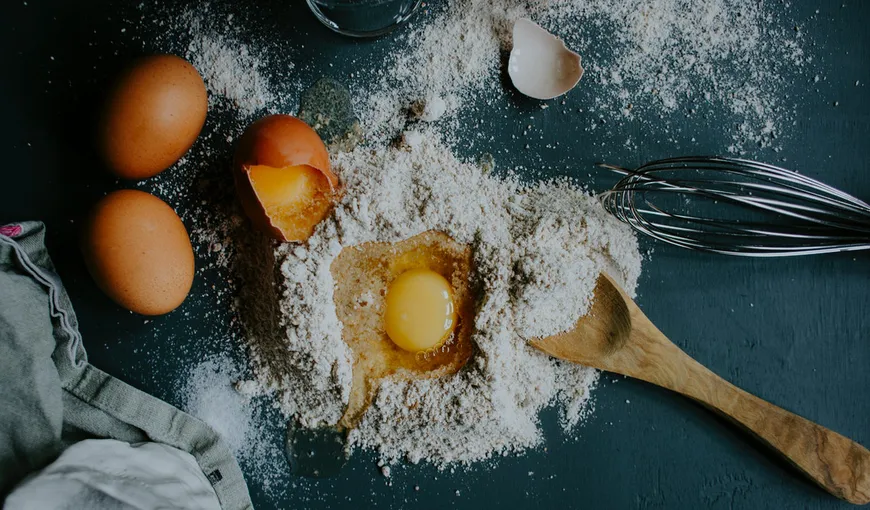 De ce nu ar trebui să aruncaţi cojile de ouă. Sunt bogate în calciu şi minerale, iată la ce le puteţi folosi