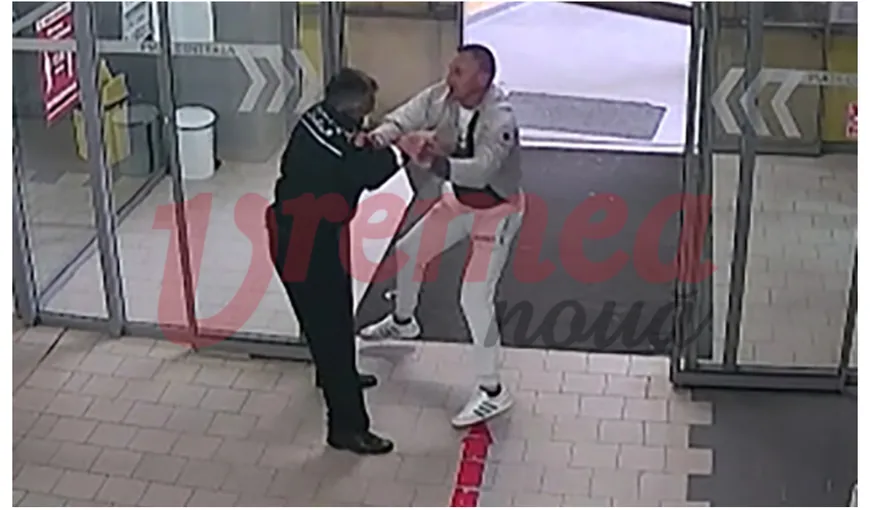 Scandal într-o piaţă din Vaslui. Poliţist snopit în bătaie după ce i-a atras atenţia unui tânăr că nu poartă mască