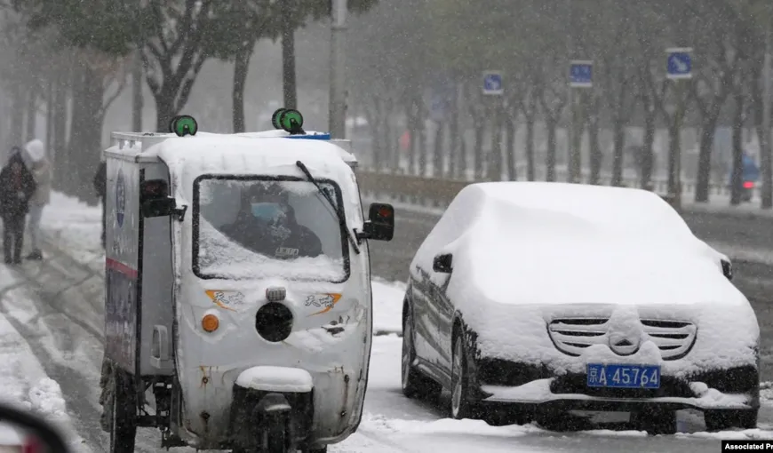 Cod portocaliu de ninsoare. Furtună de zăpadă la Beijing, guvernul a îndemnat populaţia să facă provizii VIDEO