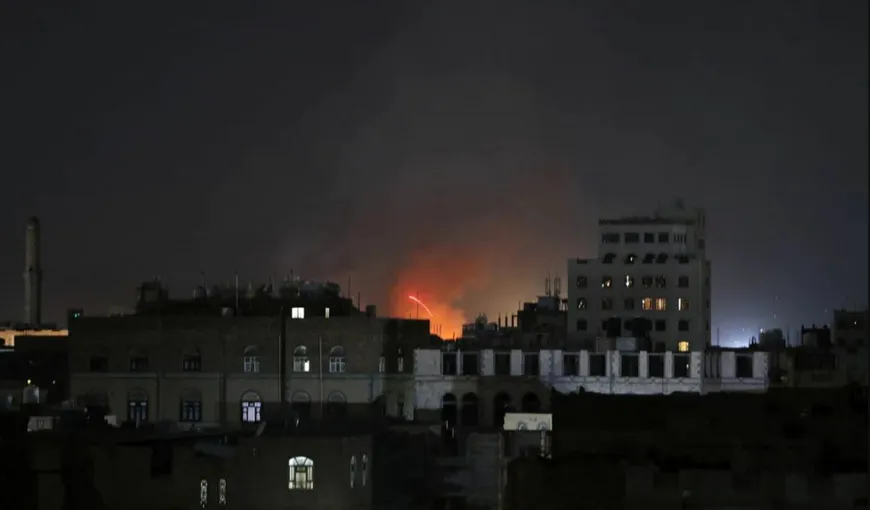 Arabia Saudită a bombardat aeroportul din capitala Yemenului