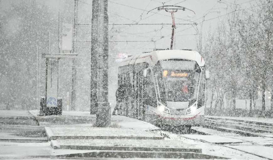 Moscova, sub nămeţi. Capitala Rusiei se confruntă cu cele mai abundente ninsori la început de iarnă, din ultimii 72 de ani VIDEO