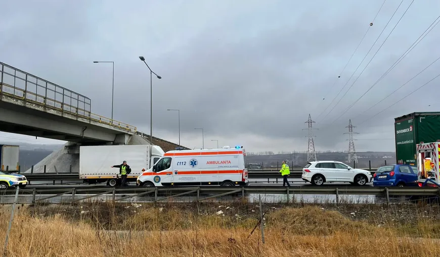Accident cu trei răniţi pe Autostrada A1. O fetiţă de 7 ani se află printre victime