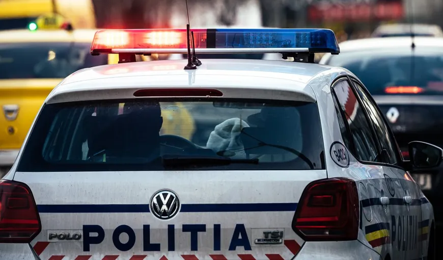 Cei doi poliţişti de la Brigada Rutieră din Capitală, prinși în flagrant când luau mită în centrul Capitalei, au fost reţinuţi. Gigi Becali și Mircea Geoană, printre victime