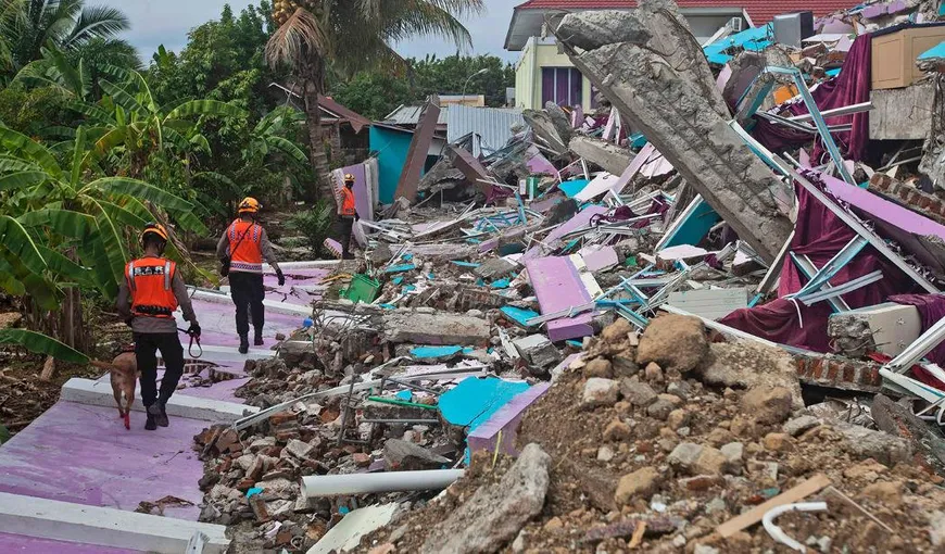 Cutremur puternic în Indonezia, de 7,3. Oamenii au intrat în panică, un spital şi un hotel au fost evacuate VIDEO