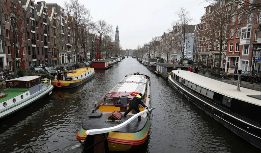 Olanda intră în cel mai dur lockdown din acest an, chiar înainte de Crăciun. Guvernul anunță închiderea școlilor, tuturor restaurantelor şi magazinelor neesenţiale UPDATE