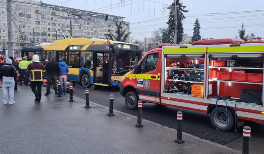 Accident cumplit la Ploiești! Un bărbat, care a traversat printr-un loc nepermis, a sfârșit sub troleibuz