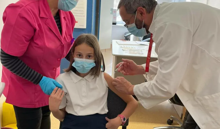 Vaccinarea copiilor împotriva COVID-19 începe în România în a doua jumătate a lunii. Ce trebuie să ştie părinţii despre vaccinul Pfizer