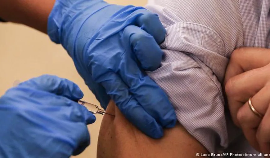 Bilanț vaccinare 18 ianuarie 2022. Doar 4.557 de români s-au vaccinat cu prima doză, în ziua cu număr record de infectări din valul 5