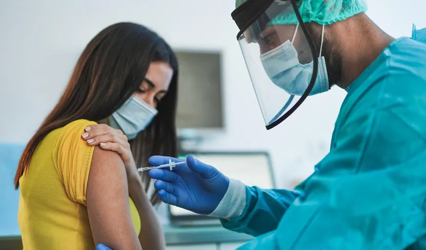 Peste 65% dintre cazurile COVID din ultima săptămână, înregistrate la persoane vaccinate