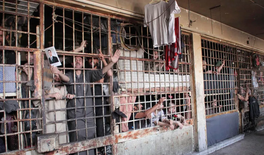 Peste 300 de morţi într-un atac al SI asupra unei închisori din Siria