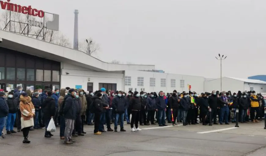 Protest la ALRO Slatina după decizia conducerii de a trimite în şomaj tehnic peste 1.000 de angajaţi