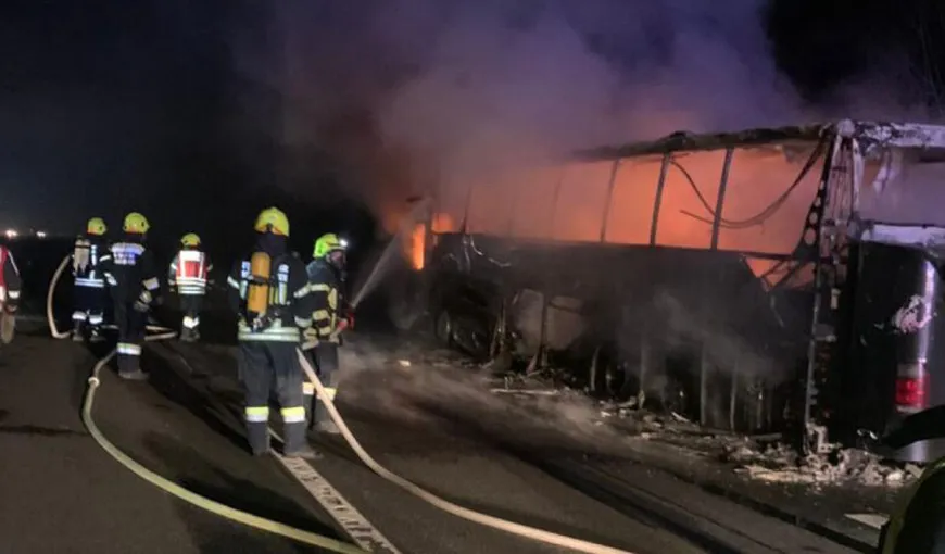 Un autocar cu români a luat foc pe o autostradă din Austria