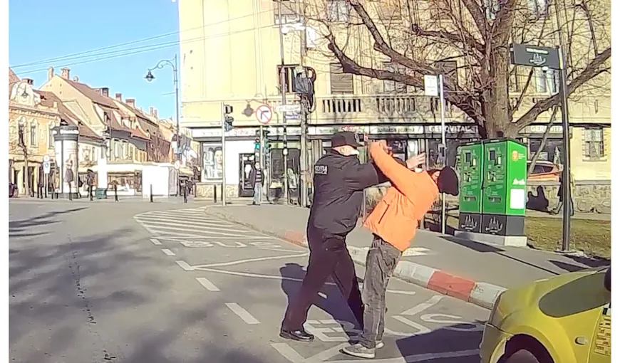 Bărbat fără mască, bătut de un poliţist local. Scene şocante în Sibiu