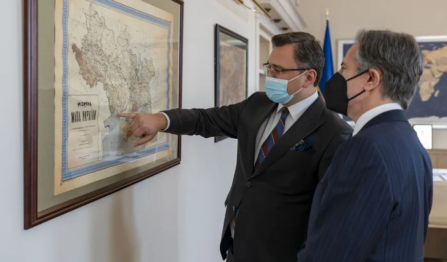 Rusia a luat foc. Ministrul de Externe de la Kiev i-a arătat secretarului de stat american o hartă în care Ucraina a anexat două regiuni ruseşti
