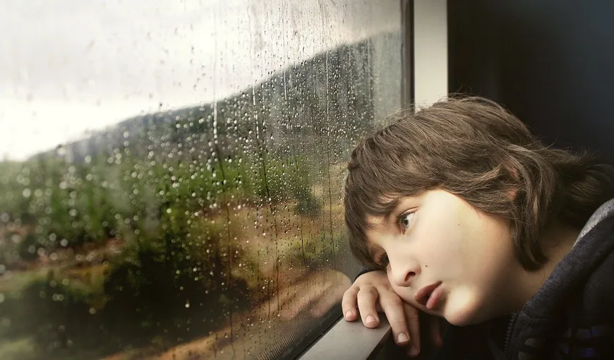 Cum recunoaștem depresia la copii. Simptomele pot fi diferite de cele observate la adulți