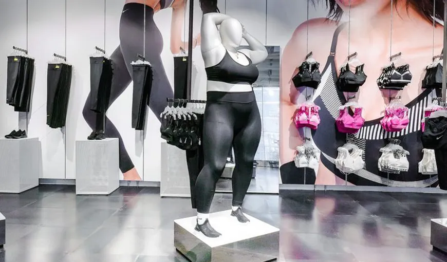 Obezitatea a ajuns un lucru banal în Anglia. Cum arata manechinele din magazinele cu articole de sport din Marea Britanie
