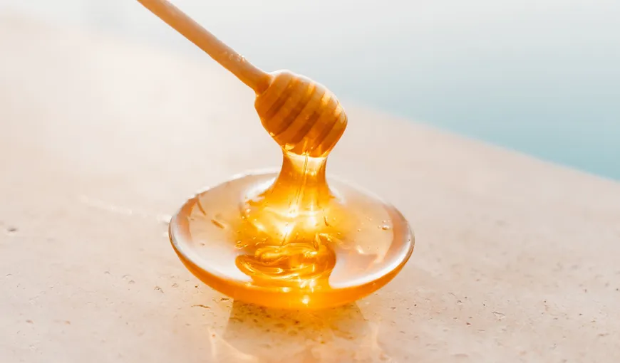 Mierea are efecte miraculoase asupra organismului. Previne diabetul, te scapă de alergii și reglează nivelul colesterolului