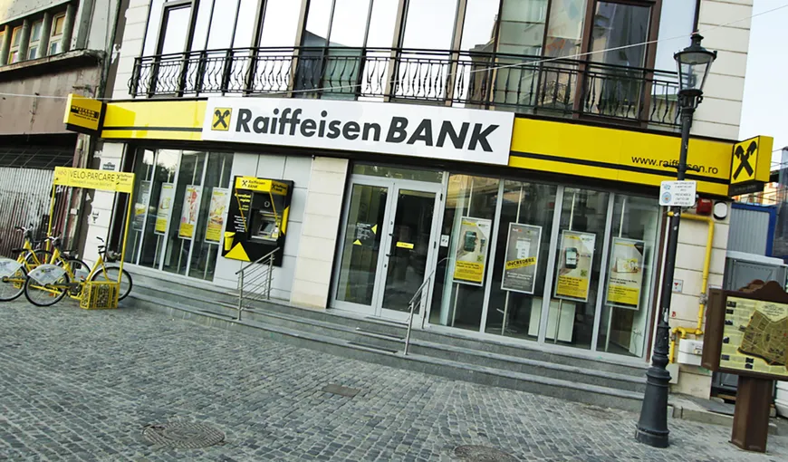 Raiffeisen Bank va opera fără casierii pentru IMM de luni. De la 1 februarie renunţă şi la cei pentru populaţie
