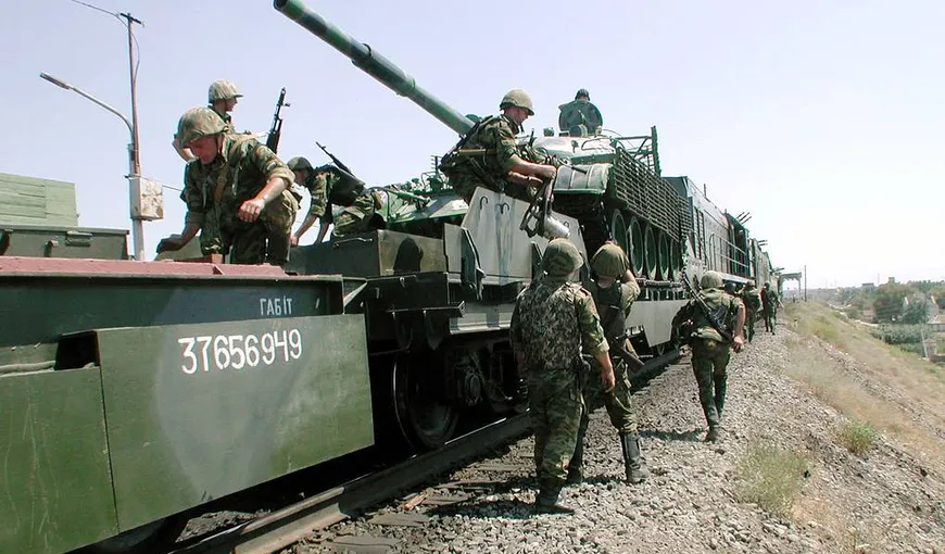 VIDEO Cum arată maşinăria de război a Rusiei, trimisă la graniţa cu Ucraina. Imaginile au stârnit amuzament pe net, „muzeul armatei din Est”