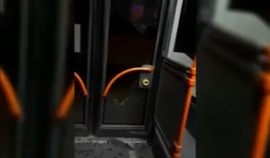 Autobuz STB ieşit pe traseu, vandalizat cu grevişti. Cum s-au răzbunat pe un coleg