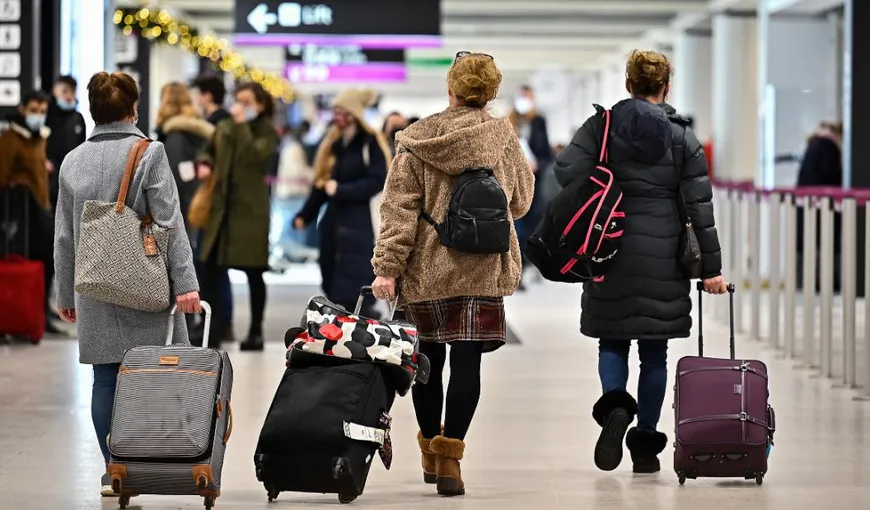 În plină criză Omicron, Anglia renunţă la testele pentru călătorii veniţi din străinătate. Boris Johnson:  „Noua variantă e atât de răspândită, că testarea la sosire nu mai are impact în prevenirea infectărilor”