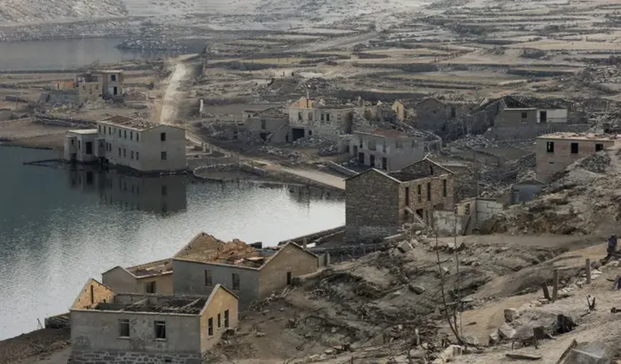 Un sat fantomă, dispărut în 1992, a reapărut după 30 de ani în Spania. Oamenii se grăbesc să vadă ruinele înfricoșătoare VIDEO