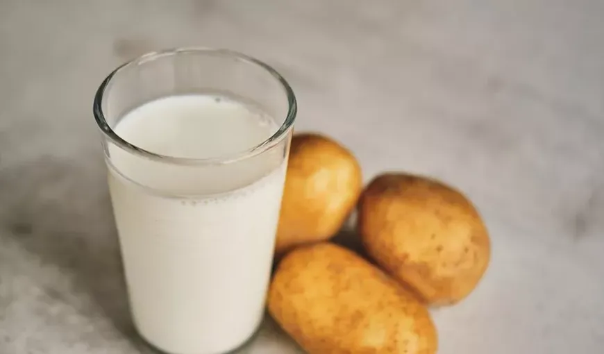 Laptele de cartofi, elixirul din cămară. Reţeta uitată cu beneficii extraordinare pentru organism
