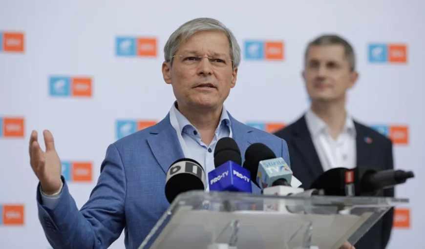 Val de demisii în USR după ce Dacian Cioloş a renunţat la funcţia de preşedinte al formaţiunii politice