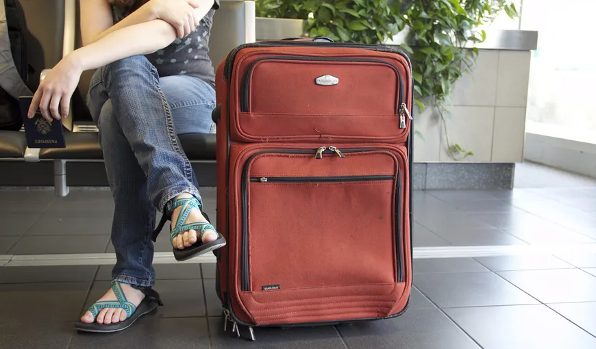 Românii pot primi compensații și de 1.000 de euro dacă bagajele le vin întârziate sau deteriorate. Trucul pe care trebuie să îș știe orice turist