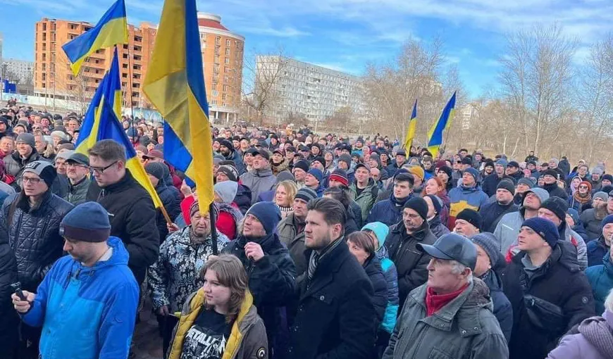 Mii de ucraineni protestează în orașele Herson, Kahovka şi Berdyansk, ocupate acum de ruşi! FOTO – VIDEO