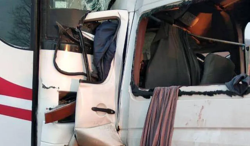 Un autobuz care transporta refugiaţi din Ucraina a fost implicat într-un accident groaznic, soldat cu 7 morţi şi 9 răniţi