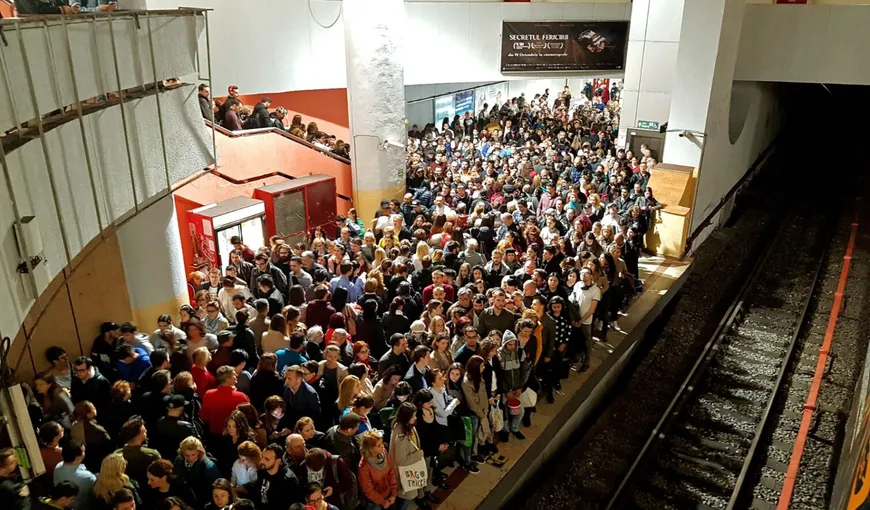 Probleme cu circulația la metrou. Sute de persoane blocate în stații