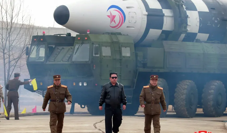 Kim Jong Un, prezentare ca la Hollywood cu ocazia lansării unei rachete, într-o ţinută inspirată din Top Gun VIDEO
