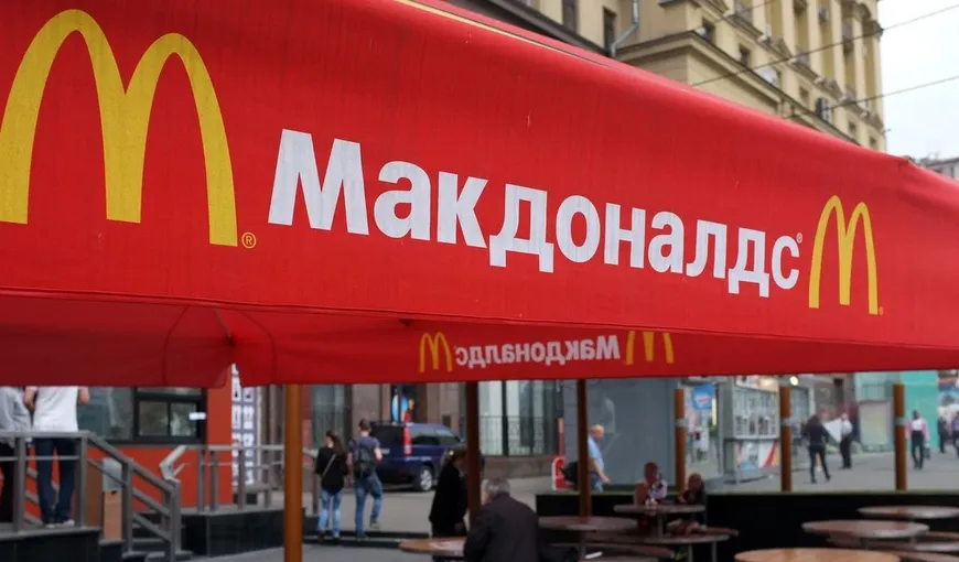 VIDEO viral. Cum le mulţumeste o influenceră din Rusia americanilor, pentru închiderea McDonalds, KFC şi Coca Cola. „Până la vară devenim mai frumoşi şi mai puternici. Acum mă duc să-mi hrănesc ursul”