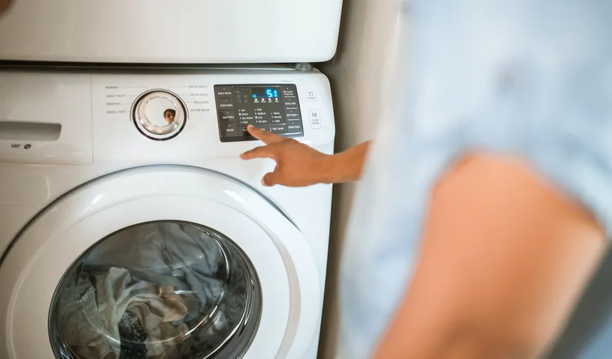 Sigur nu știai de acest buton secret de la mașina de spălat! Iată trucul de curățare pe care ar trebui să îl cunoască oricine