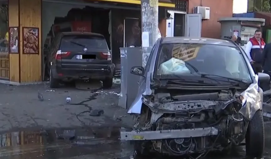 Accident cu patru maşini în Bucureşti, în zona Mihai Bravu. Unul dintre autoturisme a intrat într-o patiserie