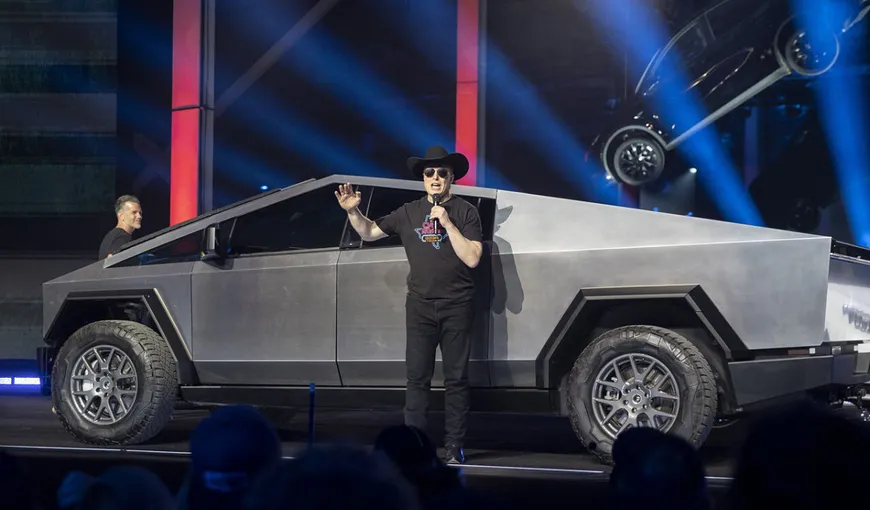 Elon Musk va lansa un model de taxi autonom cu design futurist. Autovehiculul, capabil să evite cele mai grave accidente