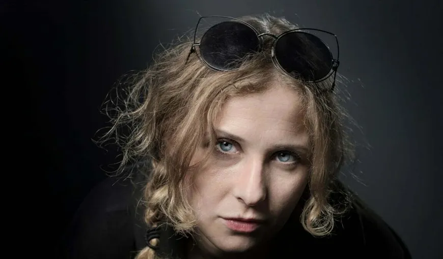 Maria Alehina, membră a trupei Pussy Riot, a reuşit să fugă din Rusia deşi se afla sub supravegherea poliţiei