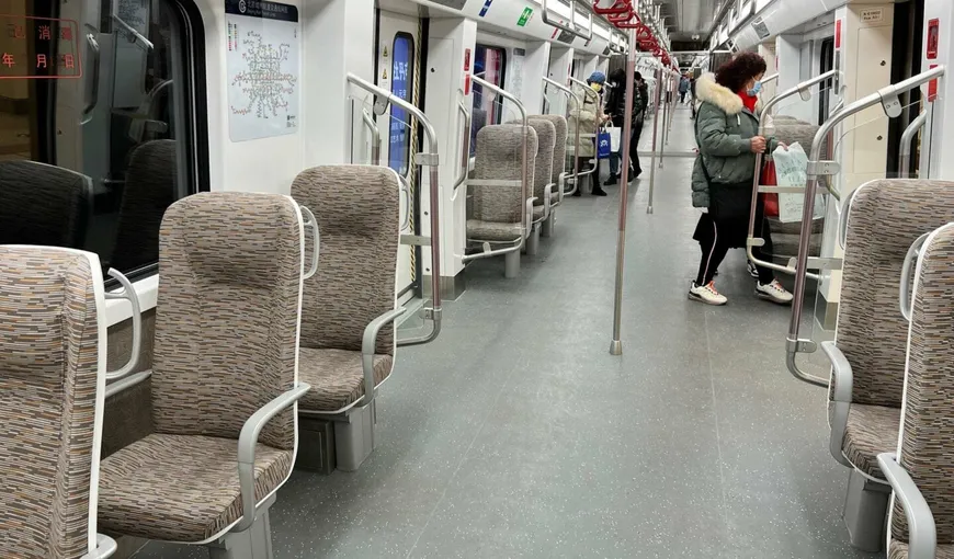 Coşmarul Covid continuă în China. La Beijing s-au închis zeci de staţii de metrou, oamenii spun că oraşul e pe jumătate carantinat